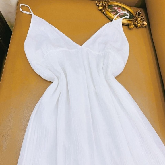 Elegant White Maxi Dress - Picture 3 of 6